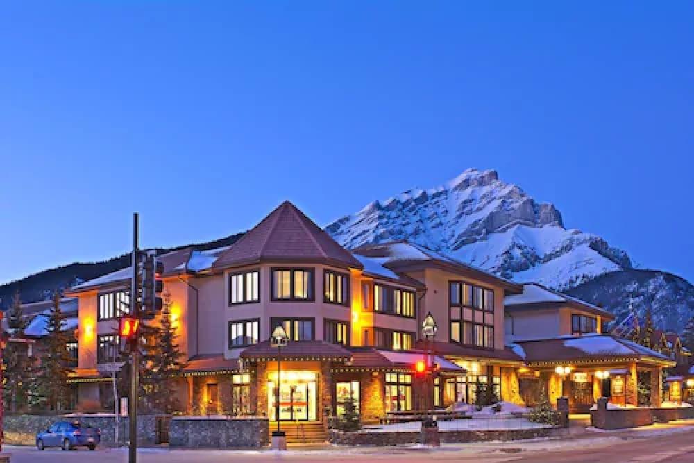 Hotel Elk + Avenue Banff