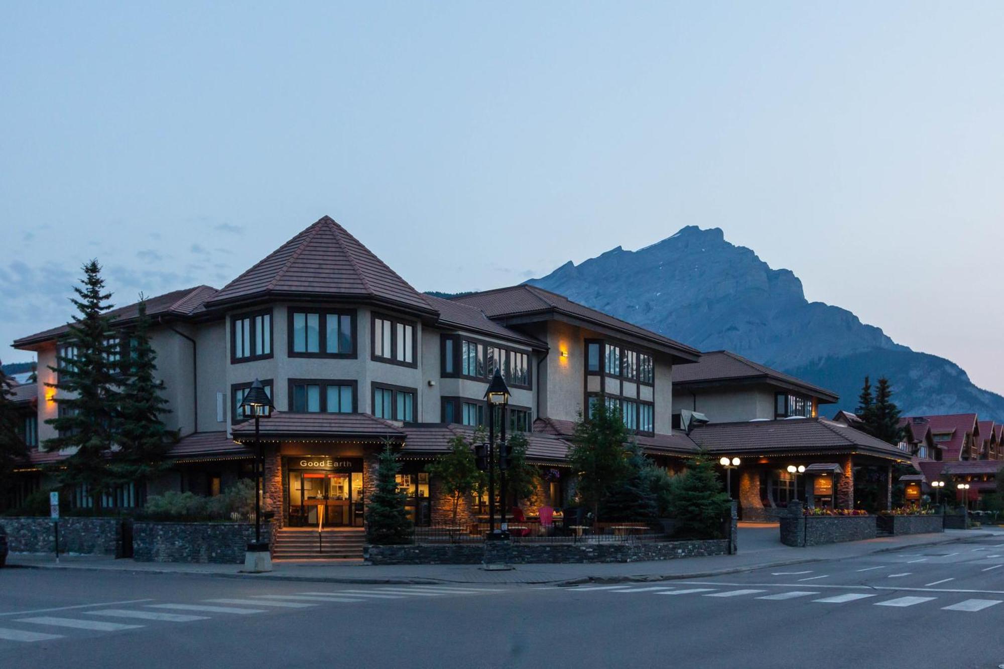 Elk + Avenue 3* Banff