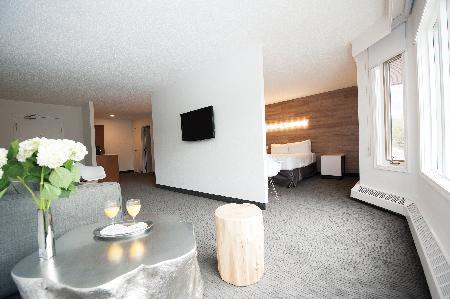 Elk + Avenue 3*