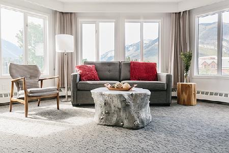 Elk + Avenue Hotel Banff