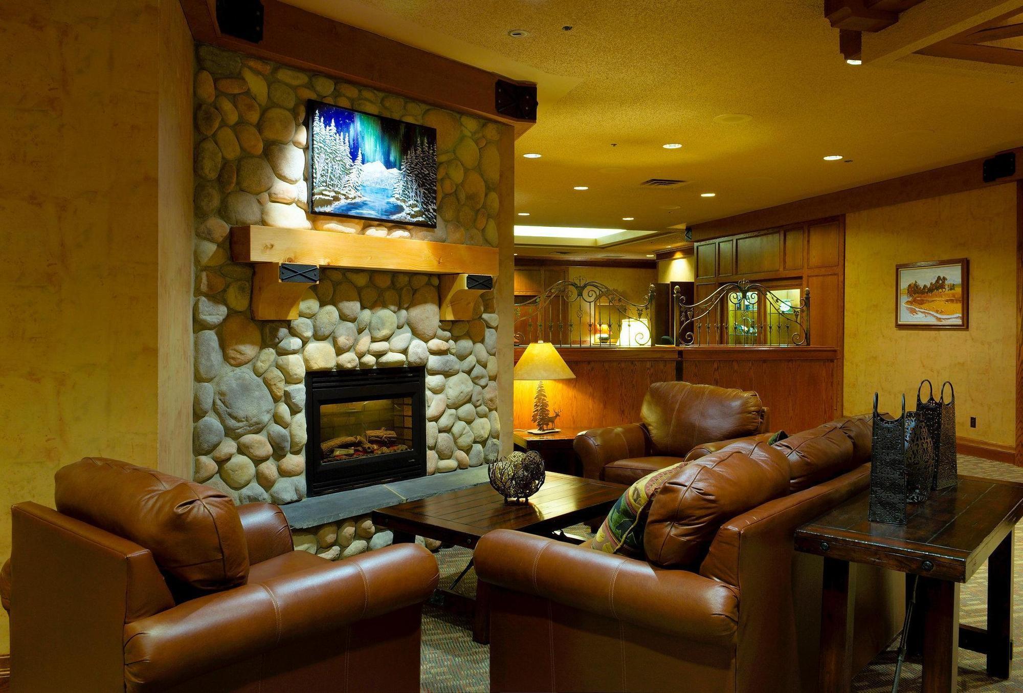 Elk + Avenue 3* Banff