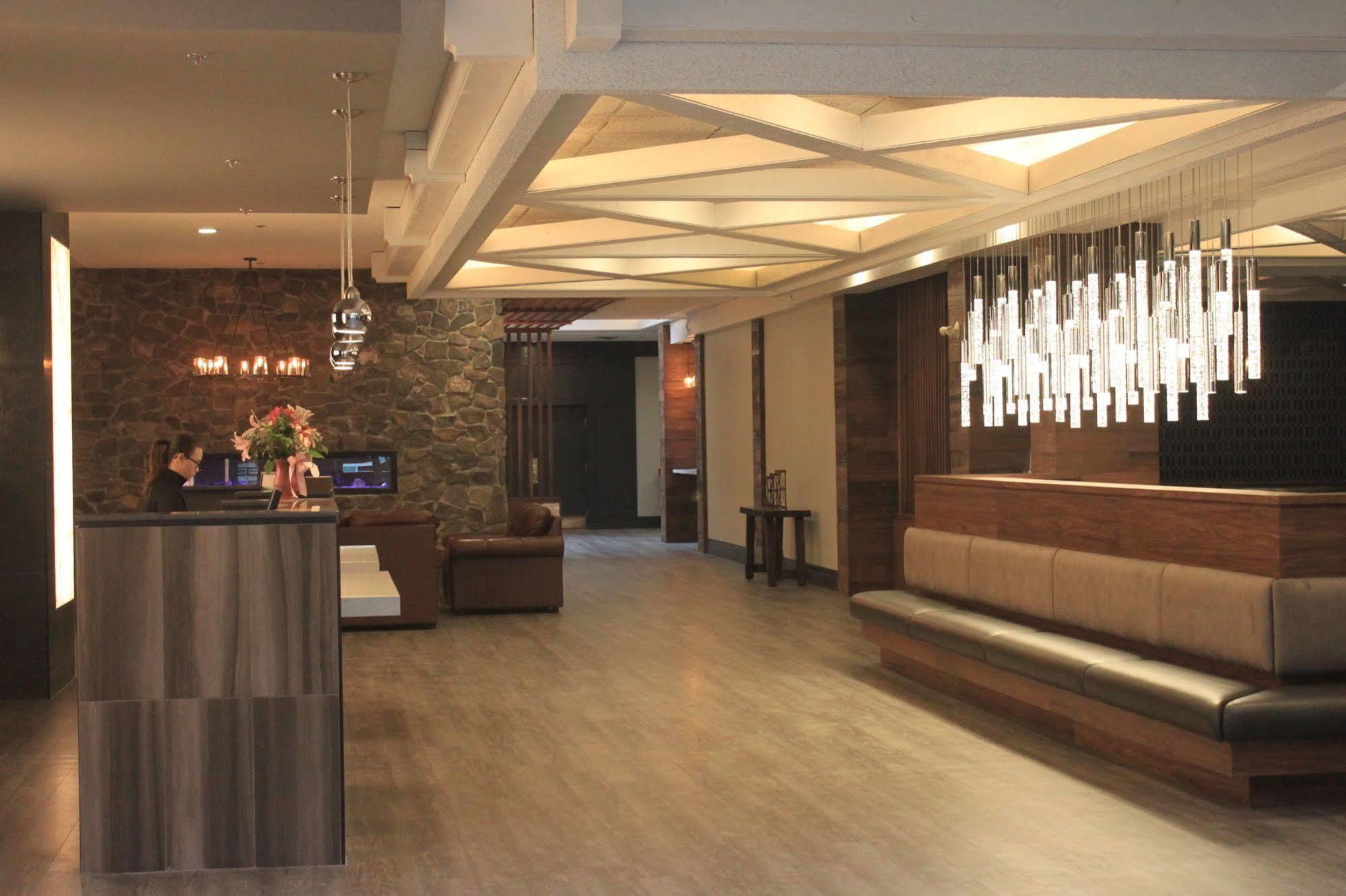 Elk + Avenue Hotel Banff