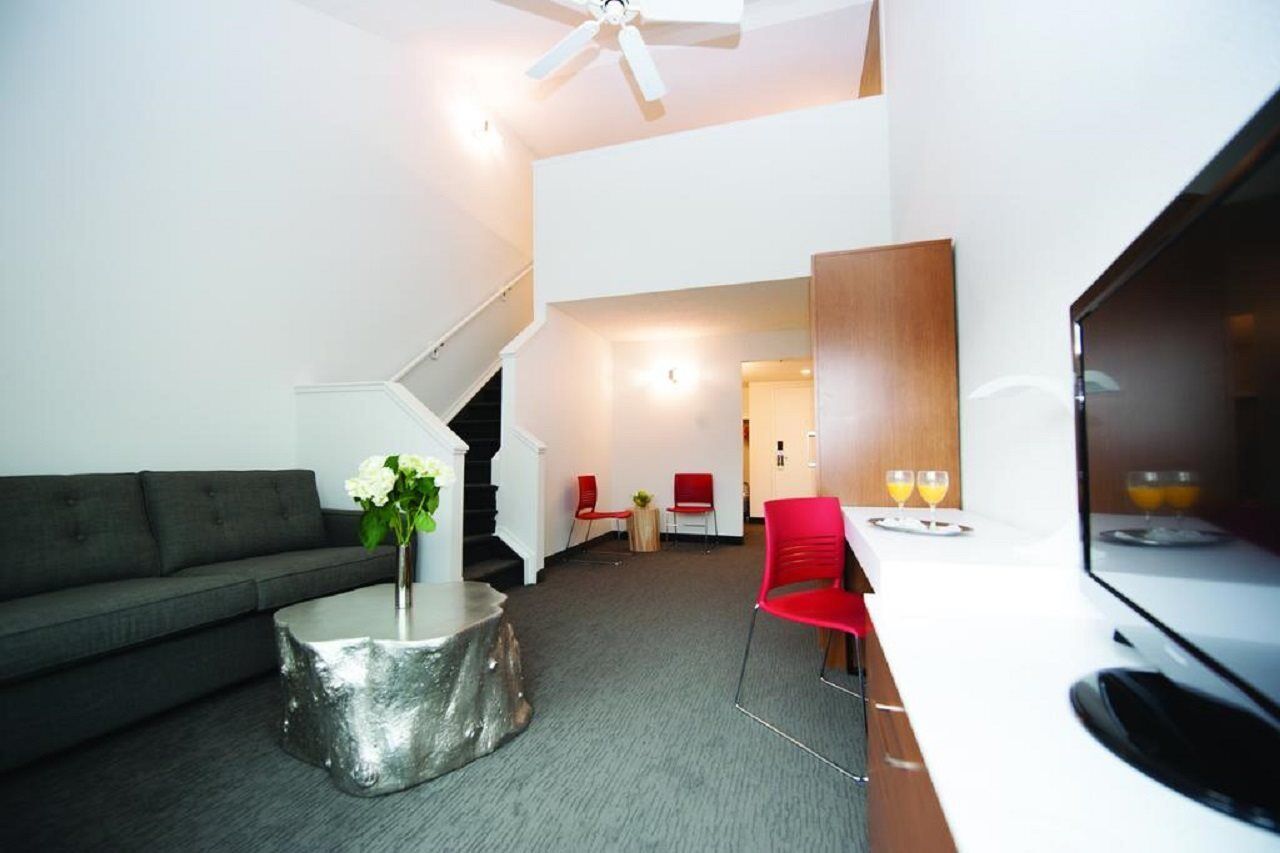 Elk + Avenue Hotel